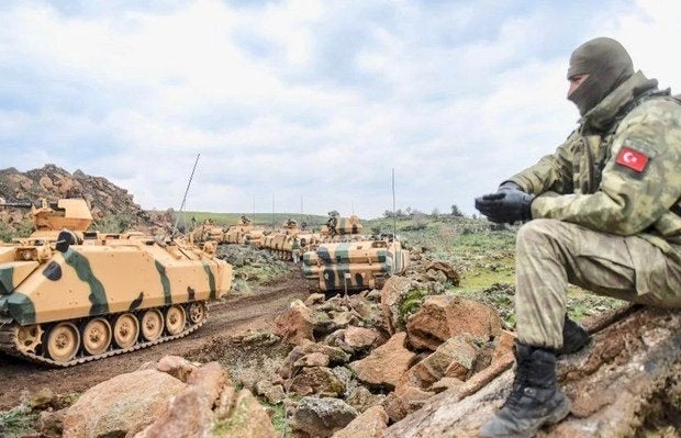 Κούρδοι τρέπουν σε φυγή τουρκικό τεθωρακισμένο! (βίντεο)